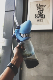 邮多多淘宝集运转运随手杯 塑料杯子 创意 大容量 卡通 同款 鲨鱼