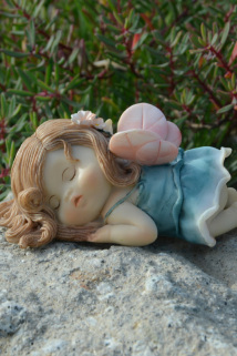 邮多多淘宝集运转运创意可爱小女孩天使睡觉的精灵花仙子汽车摆件情侣少女心装饰礼物