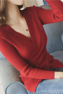 邮多多淘宝集运转运新年内搭红色v领毛衣女套头秋冬短款修身长袖针织打底衫女上衣服