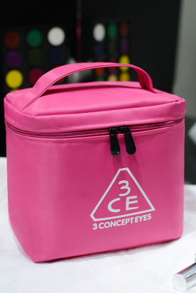 韩国国内寄东西到3CE便携化妆包大容量手提收纳袋韩国简约小号防水旅行随身洗漱品