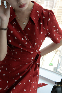 邮多多淘宝集运转运2021年夏季新款法式复古红色雪纺印花连衣裙女夏不规则绑带裙子