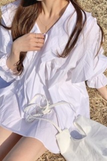 邮多多淘宝集运转运衬衫女新款2021年春秋韩国chic风双层领绑带喇叭袖衬衣白色连衣裙