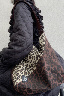 邮多多淘宝集运转运新款日式街头原创休闲豹纹女士单肩斜挎通勤布包高级感实用大容量