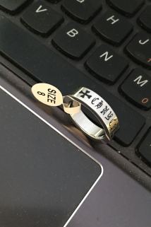 邮多多淘宝集运转运新款欧美简约克罗伈十字架钛钢男士戒指男生饰品潮人字母单身指环