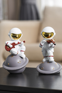 邮多多淘宝集运转运北欧创意宇航员摆件家居儿童房办公室桌面装饰品太空人男生礼物。